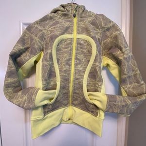 Lululemon scuba jacket size 6. New condition.